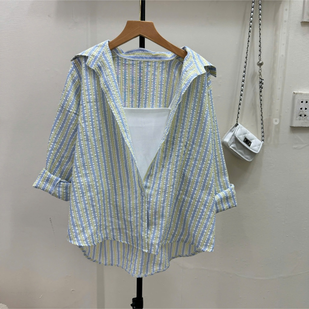 เสื้อเชิ้ตลายทางขนาดใหญ่ของผู้หญิงผสมเสื้อเชิ้ต 2 ชิ้นน้ําหนักเบา Oversize คอนซีลเลอร์ Flattering 50