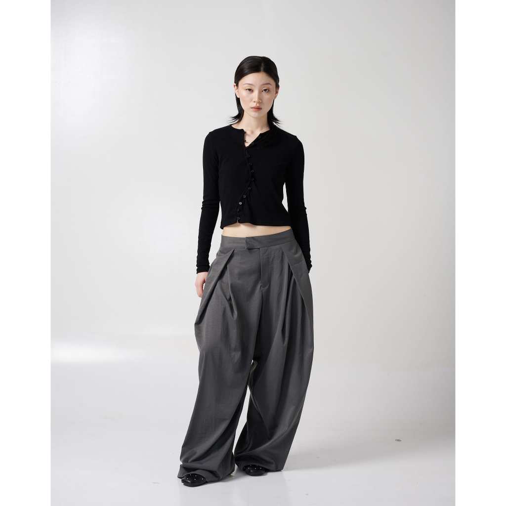 เสื้อสเวตเตอร์ Slim CURVED BUTTON 67PERCENT/67% - ปุ่มโค้ง KNIT