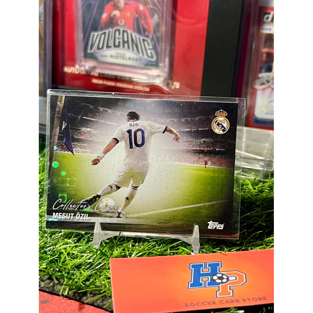 Mesut Ozil ฟอยล์มุม Topps ชุดทีมเรอัลมาดริด 2025/26 การ์ดฟุตบอล