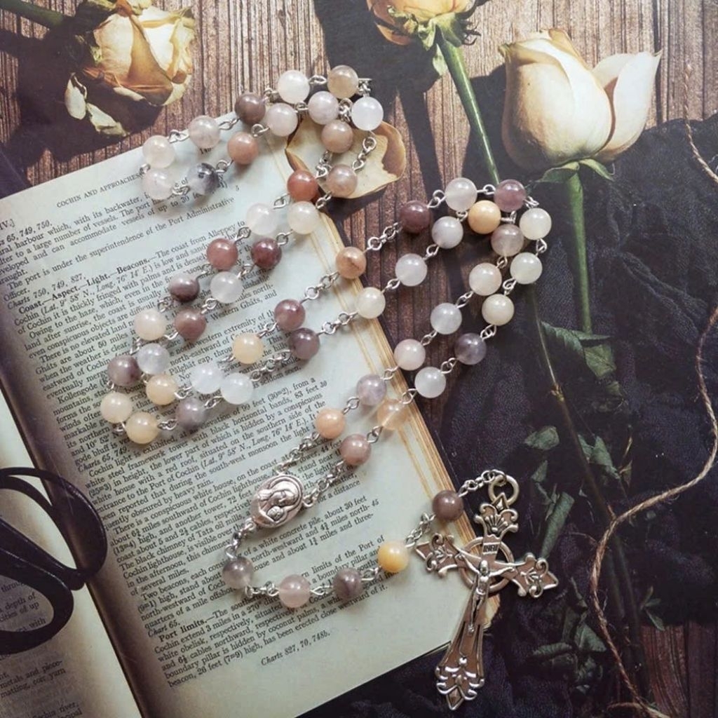 CATHOLIC CROSS BEADS CHAIN 50 BEADS IN PINK WHITE STONE GIFT BOX