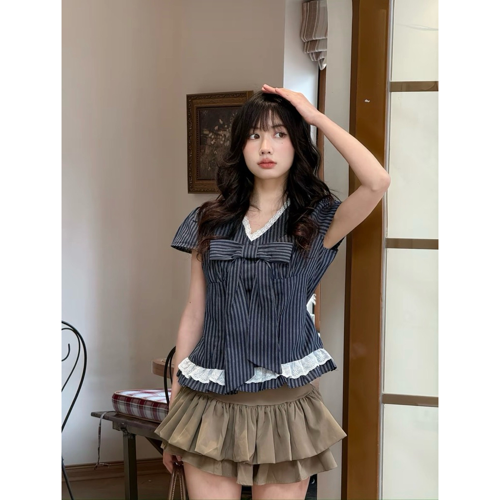 LOVITY SMS565 เสื้อคอเต่าลายสก๊อตสไตล์เกาหลีแต่งขอบลูกไม้และโบว์ใหญ่