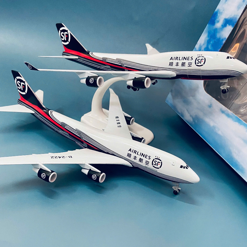 เครื่องบินรุ่น SF Airlines B-2422 (เป็นบริษัทขนส่งจีน SF Express) – Boeing 747 Moulding ratio 1/400