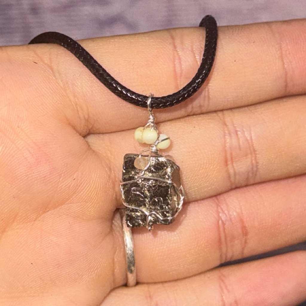 สร้อยคอ unisexหินหยาบ Pyrite