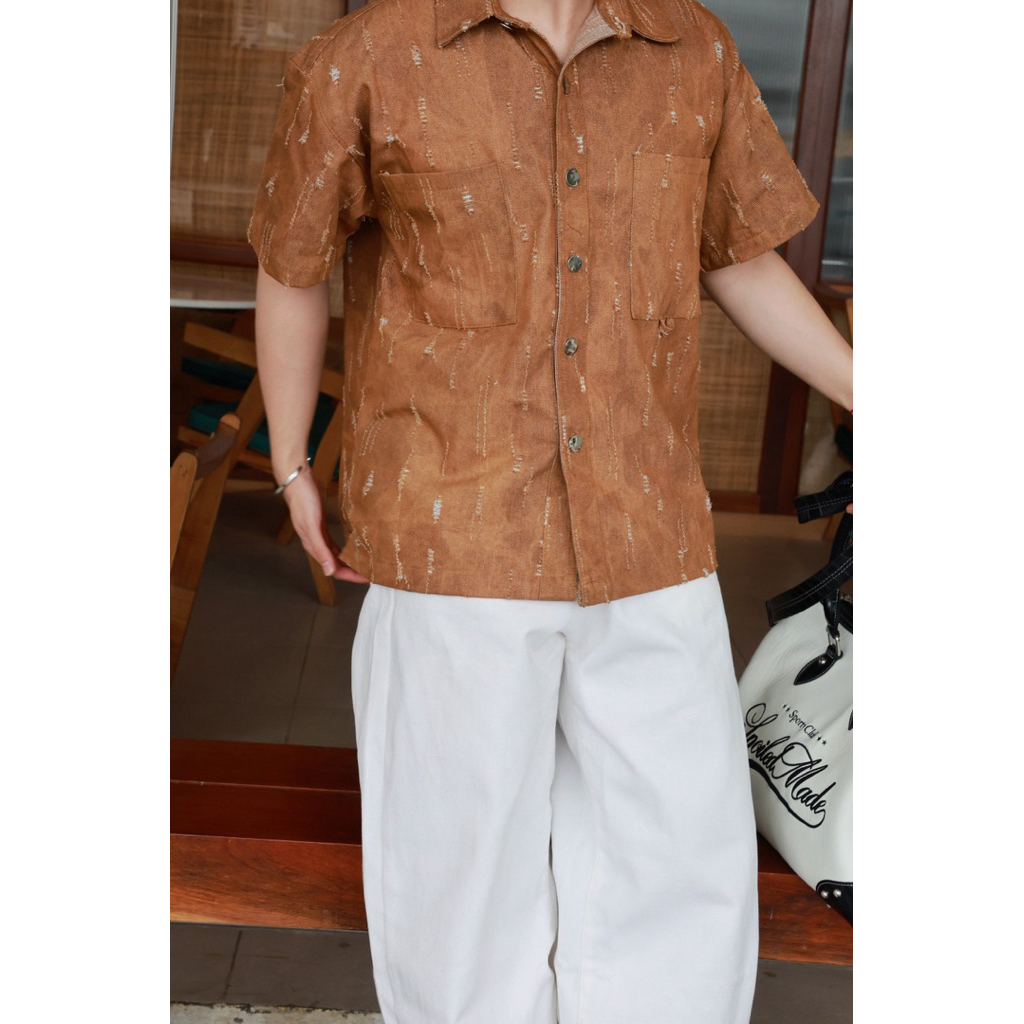 เสื้อเชิ้ตแขนสั้นฤดูร้อนผ้าเดนิมเนื้อ - Teera Shirt - BOM.CORNER