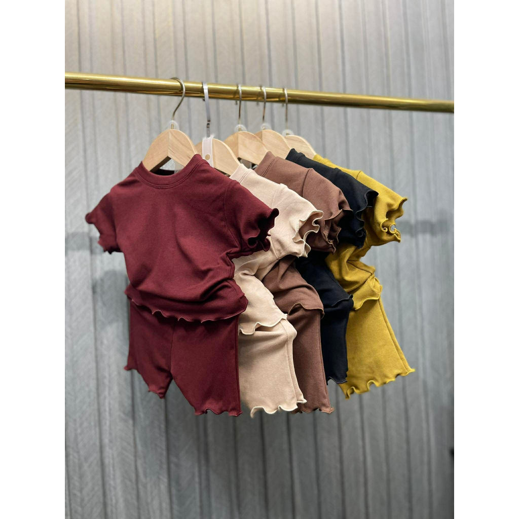 C94-SET WITH ROLLED SLEEVES IN SOFT, COOL BORIP