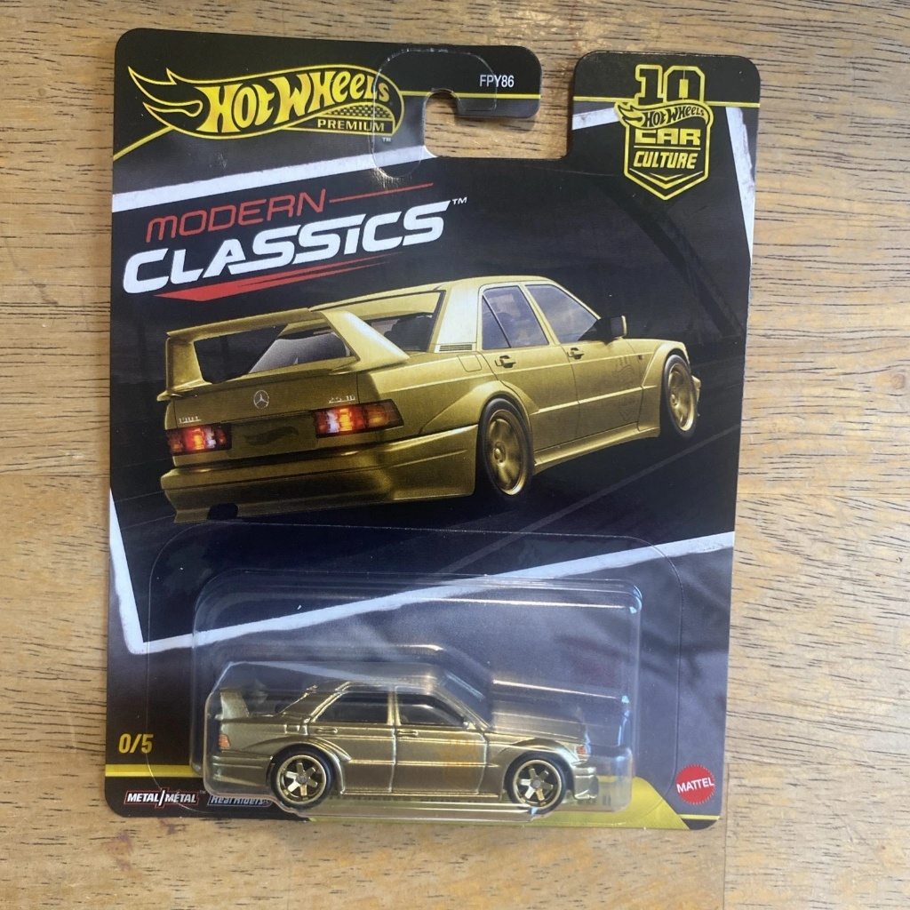 Lehuong Diecast (Chase) Hot Wheels Premium Modern Classics Mercedes-Benz 190 E 2.5-16 Evo II (Chase)