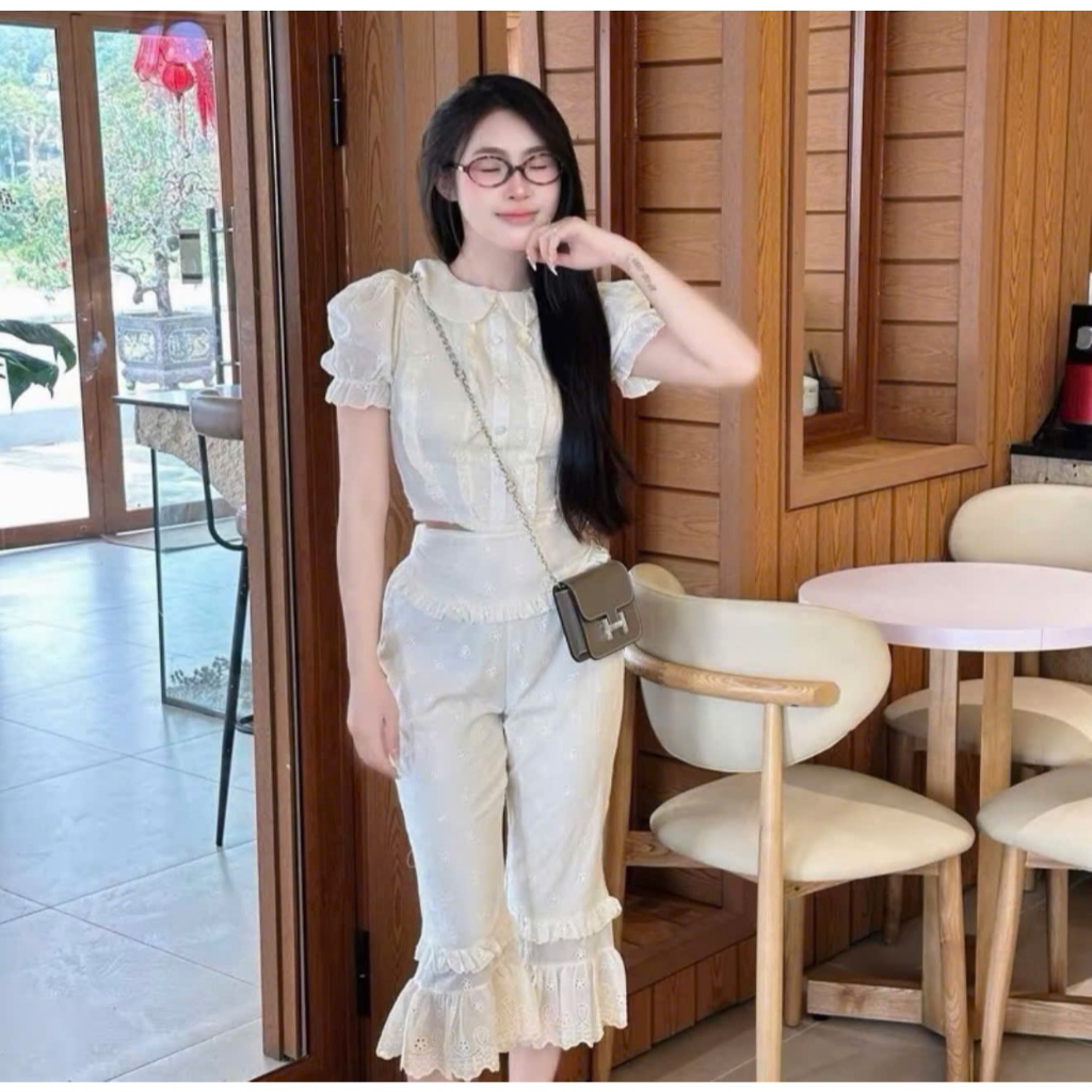 ชุดเซทยาว-เซ็ตเรียบหรูใส่หุ่นสวยสาวๆไปไปเดินเล่น เซทลูกไม้ปักเสื้อคอบัวแขนดอกตูม+กางเกง7นิ้ว