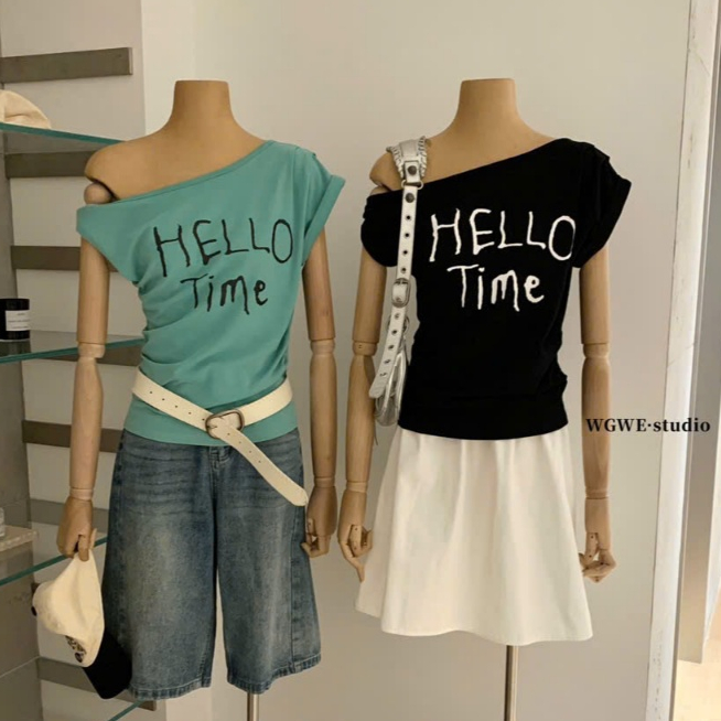WGWE• เสื้อยืดเปิดไหล่ Hello 9135 wgwe สินค้า QC ไซส์ SM