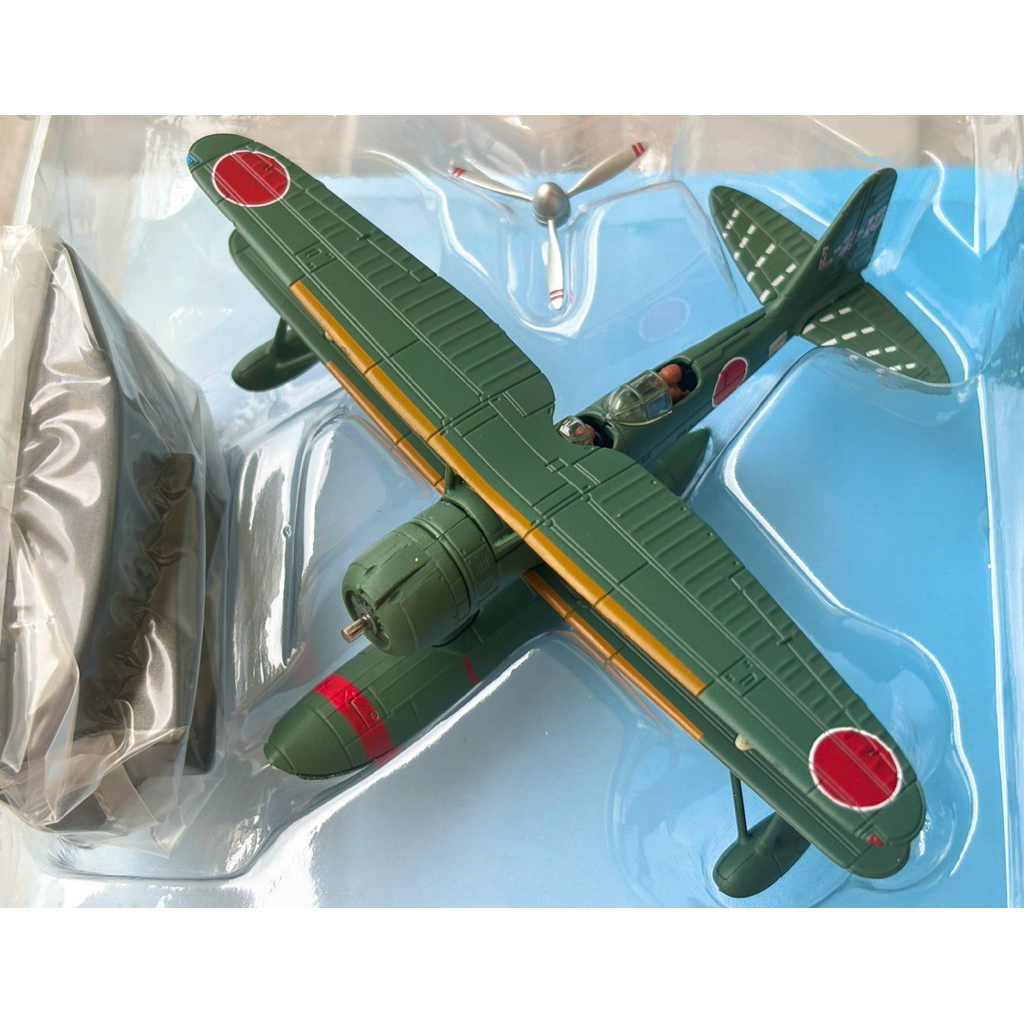 โมเดลการประกอบทหารขนาด 1:72 ของเฮลิคอปเตอร์ต่อสู้ AH-64 APACHE, EC-665 Tiger Xuja