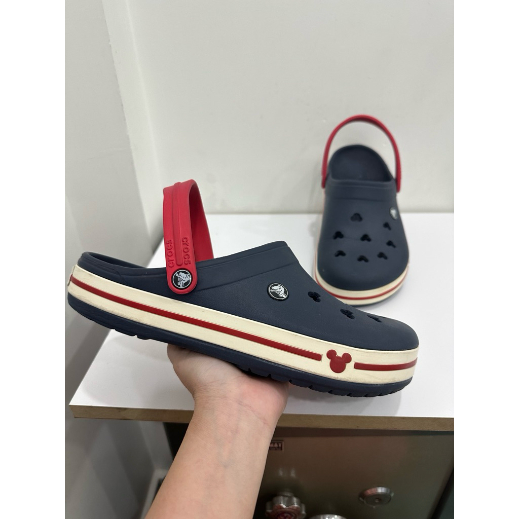 Crocs 2hand size M9-42/43 ตามภาพ
