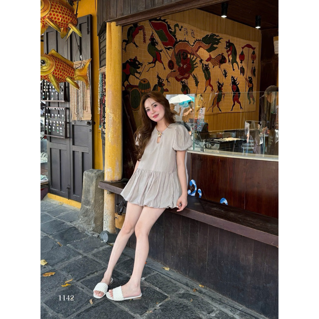 Babydoll top Setคอกลมและคัตเอาท์ทรงหยดน้ํามีป้ายและแขนพอง กางเกงขาสั้น 1142 M/C