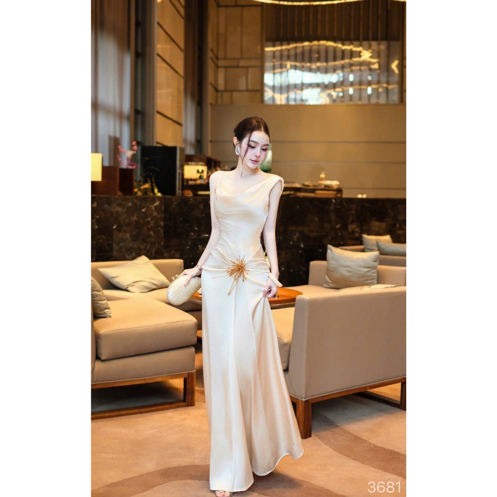 TADstore - แม็กซี่เดรสพิมพ์ลายดอกไม้เว้าหลัง Dafi