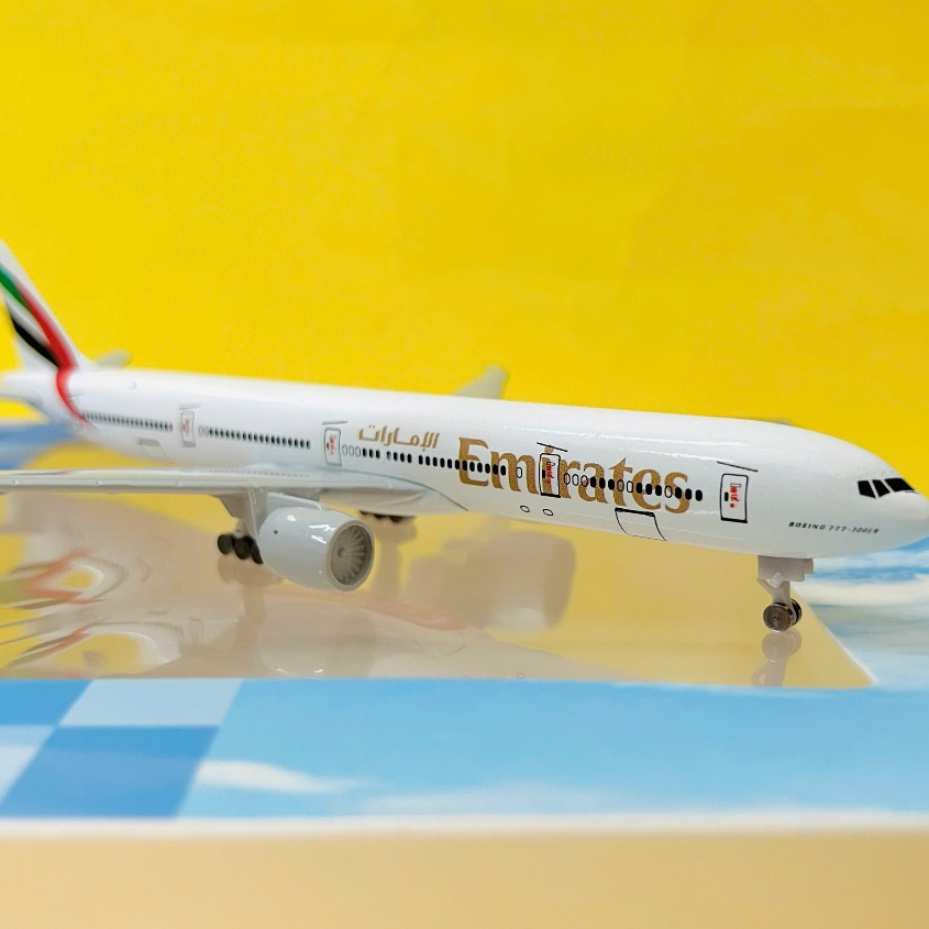 AIRCRAFT MODEL "EMIRATES AIRLINES" BOEING B777-300ER SCALE 1:400 (20CM) UNIQUE CAST WHEELS