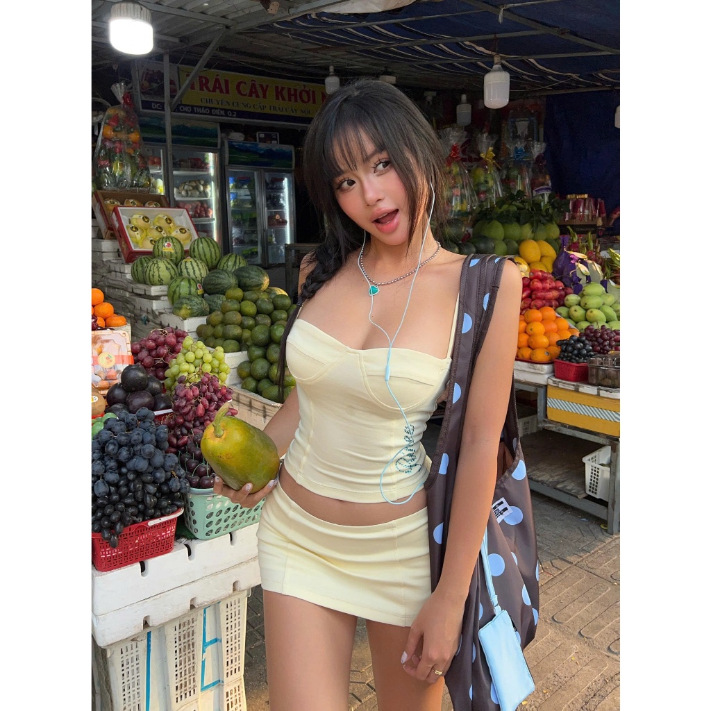 TWENTI เสื้อทรงคอร์เซ็ต แต่งคริสตัล Renee