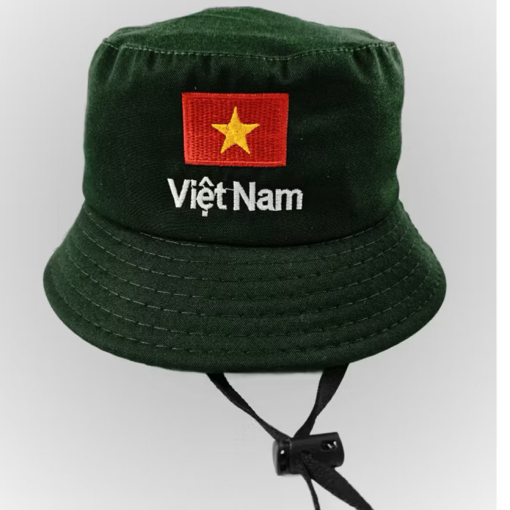 VIETNAM BUCKET HAT EMBROIDERED พร้อมใบมีดสีแดงและดาวสีเหลือง