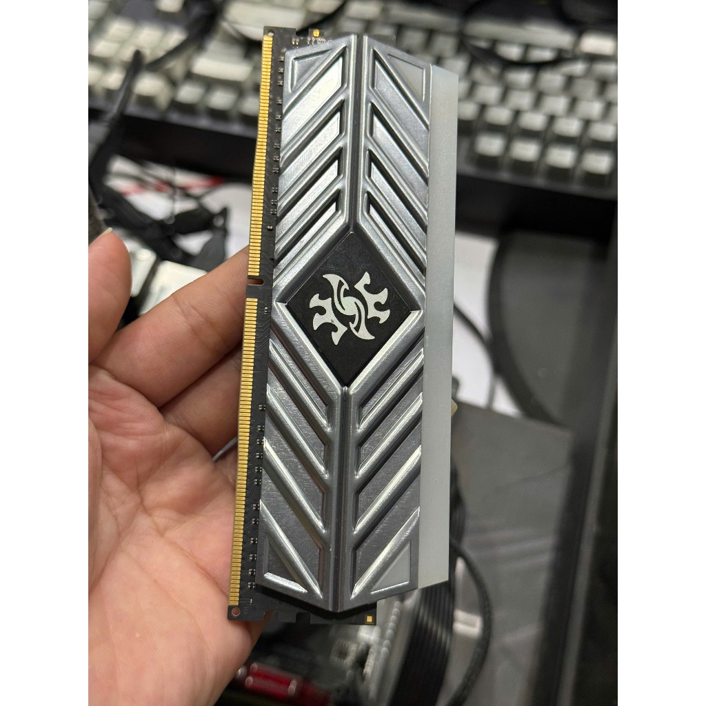 RAM Desktop Adata XPG Spectrix D41 RGB 8GB (1x8GB) รถบัส 3200