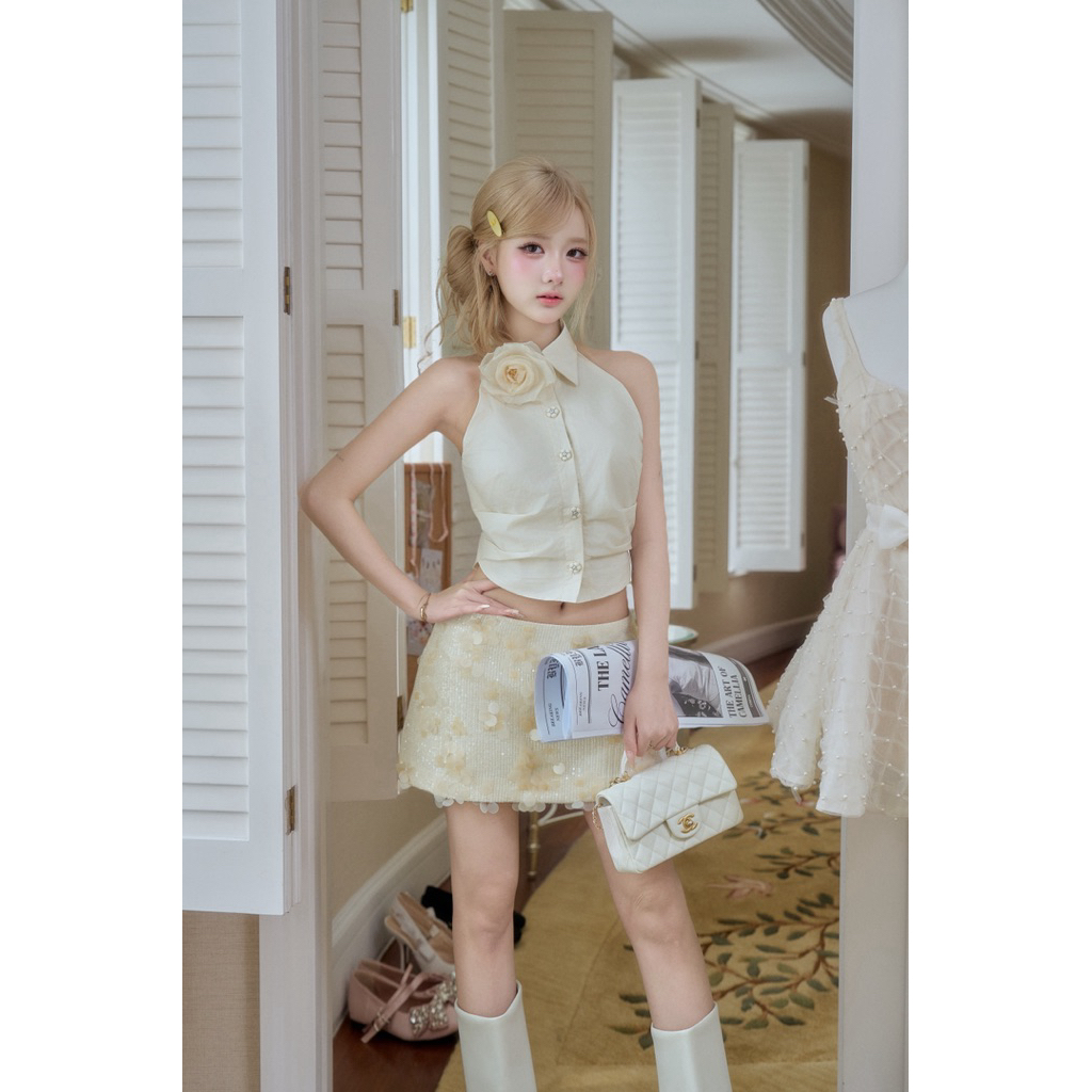 BY IR - เสื้อเชิ้ตสีครีมพร้อมกระโปรงเลื่อม / กระโปรง Ivoire Top x Noemie (แถมหมุดดอกไม้)