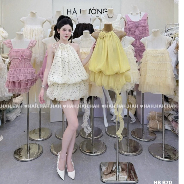 HBB70 ชุดเดรสผ้าไหมคล้องคอลายดอกไม้บานสั้นอ่อนเยาว์พร้อมพู่ ชุดชั้นในป้องกัน