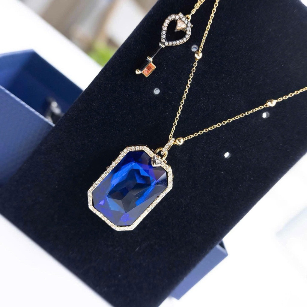 SWAROVSKI เครื่องประดับสวารอฟสกี้ สร้อยคอผู้หญิงชาร์มสีน้ําเงินหรูหราและหรูหรา Fullbox_thien_nga_vee