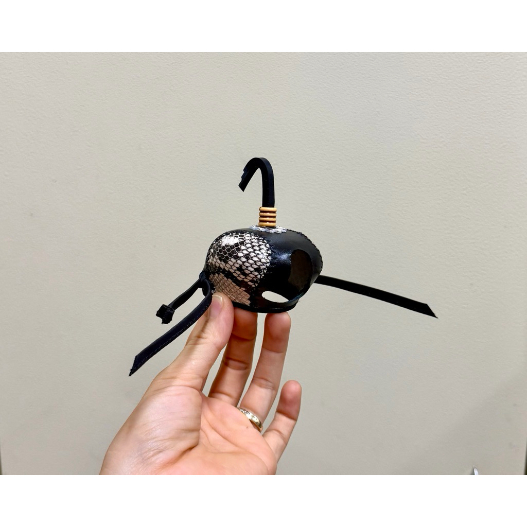 หมวกนกล่าสัตว์ (ลายสกลิงตัน) - หนังวัวแท้ 100% - นก ของ เครื่องประดับ เพรย์ - เครื่องประดับ นกอินทรี