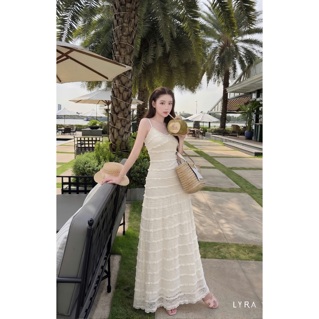 ไลร่า - แม็กซี่เดรสลูกไม้โฟม2สายทรงบานยาวเดรสลูกไม้คอเหลี่ยมแต่งระบายแบบเลดี้เหมือนหรูหราสไตล์วินเทจ ซีซีวีดี0154