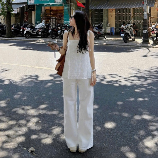 (OLDSCHOOL PHOTO) เสื้อลูกไม้ตาข่ายบางทรงสี่เหลี่ยมสtilized A31066 WHITE TOP