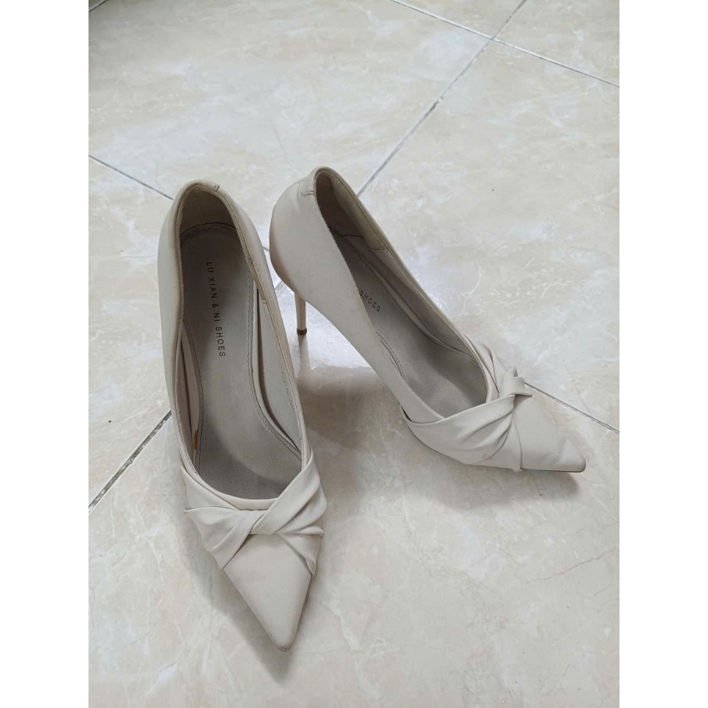 Lightweight Pass รองเท้า LU XIAN & NI น่ารัก (สีครีม สูง 9 ซม. ขนาด: 240~38,5)