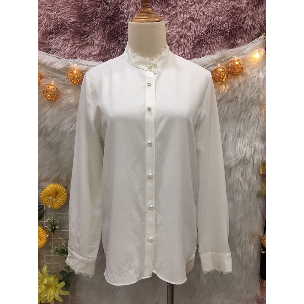 (A17)เสื้อลูกไม้คอปก - กระดุมสวย - แขนเกาหลี 2 แขน - Size M