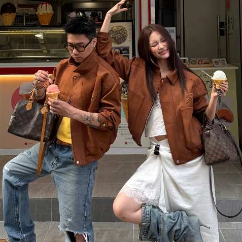 Boxy Suede Jacket ปักโลโก้ 3D Aiai Faux Suede Jacket | AIAI อย่างเป็นทางการ