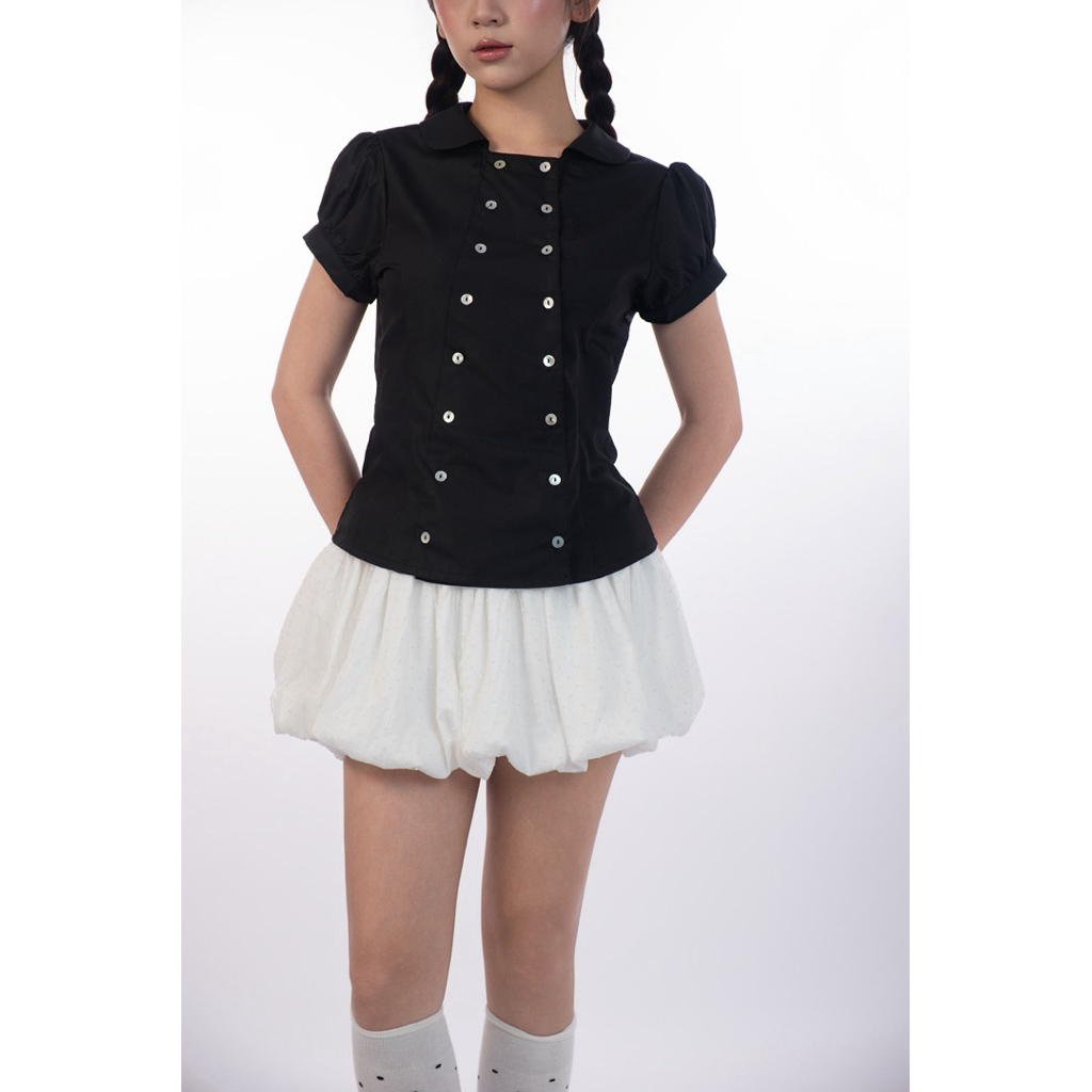 PEKOHELLO - Mania top เสื้อเชิ้ตสีดํา 2 ปุ่ม