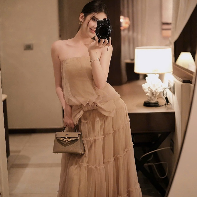 SHYN Closet แม็กซี่เดรสผ้าชีฟองเกาะอกมีโบว์เอว Chic Muse