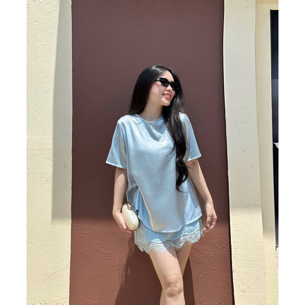ชุดเสื้อแขนสั้นผ้าไหม & กระโปรงตัดลูกไม้