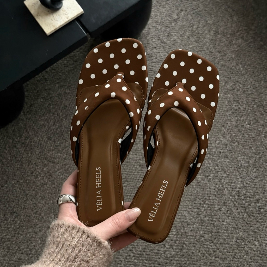 _ V28_ VÉLIA HEELS _ รองเท้าส้นสูงลายจุด