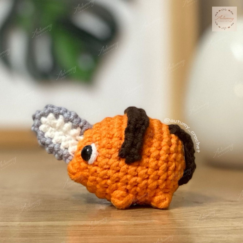 พวงกุญแจขนสัตว์ Pochita - ทําด้วยมือโดย AutumnyCrochet