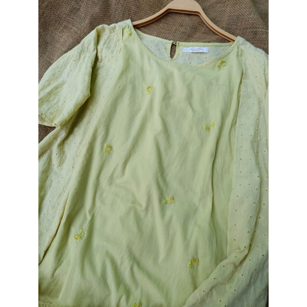 เสื้อเชิ้ตผ้าปักลายดอกไม้ | 2HAND JAPAN
