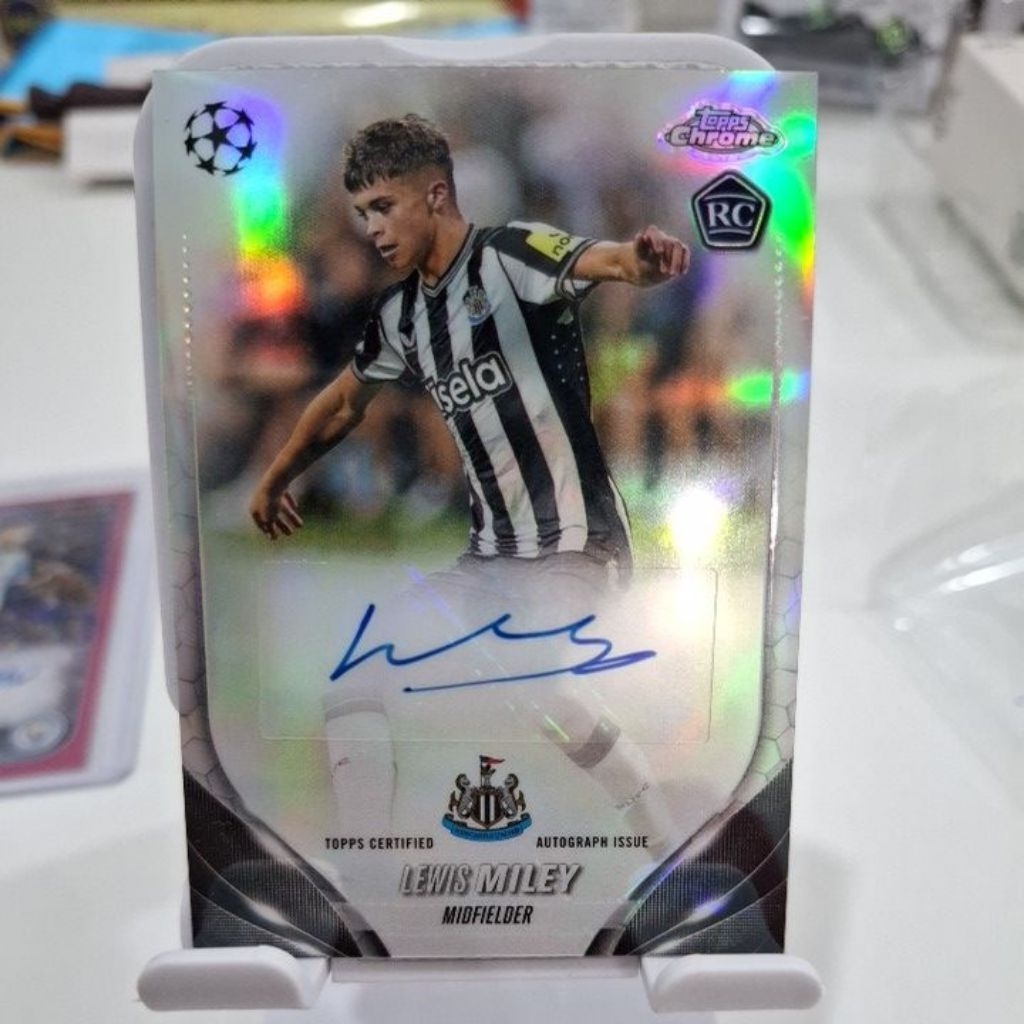 การ์ดลายเซ็นนักฟุตบอล Lewis Miley