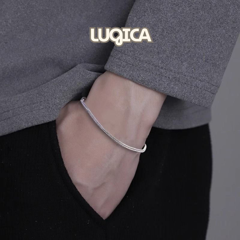 สร้อยข้อมือไทเทเนียมเอียงกระดูกงูแฟชั่นสําหรับผู้ชายและผู้หญิงสร้อยข้อมือผู้ชาย ไม่จํากัดเพศ ไม่ซ้ํา