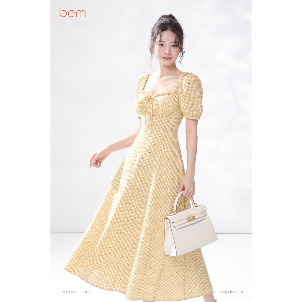 BEM แม็กซี่เดรสลายดอกไม้คอปกสี่เหลี่ยมและชายเสื้อระบาย (DR962)