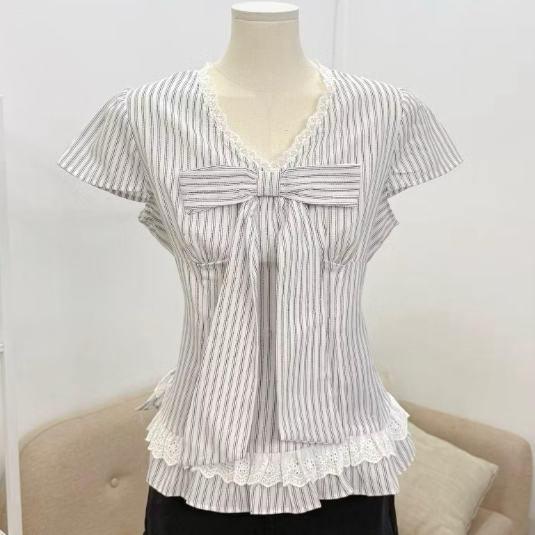 เสื้อคอเต่าลายทางสําหรับผู้หญิงสไตล์เกาหลีลูกไม้โบว์ H SMS565