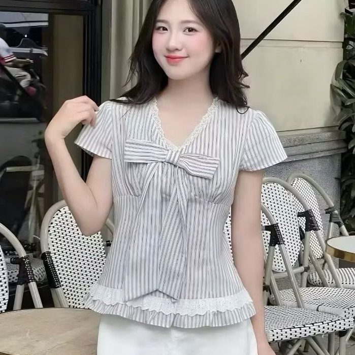 เสื้อคอเต่าผู้หญิงเทรนด์ร้อนแรงล่าสุดพร้อมลูกไม้โบว์ใหญ่ H SMS565