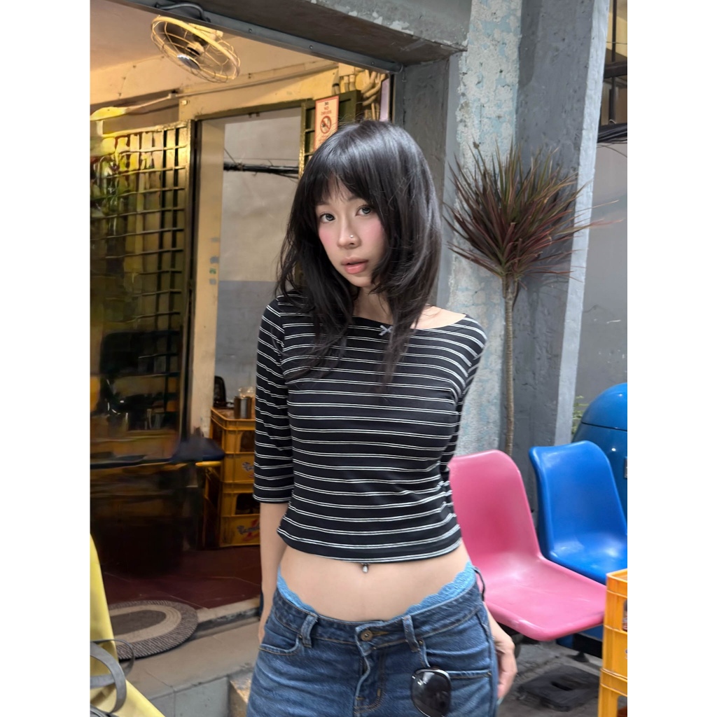Moodie - HAILEY TEE | เสื้อครึ่งแขนคอปาดบาง