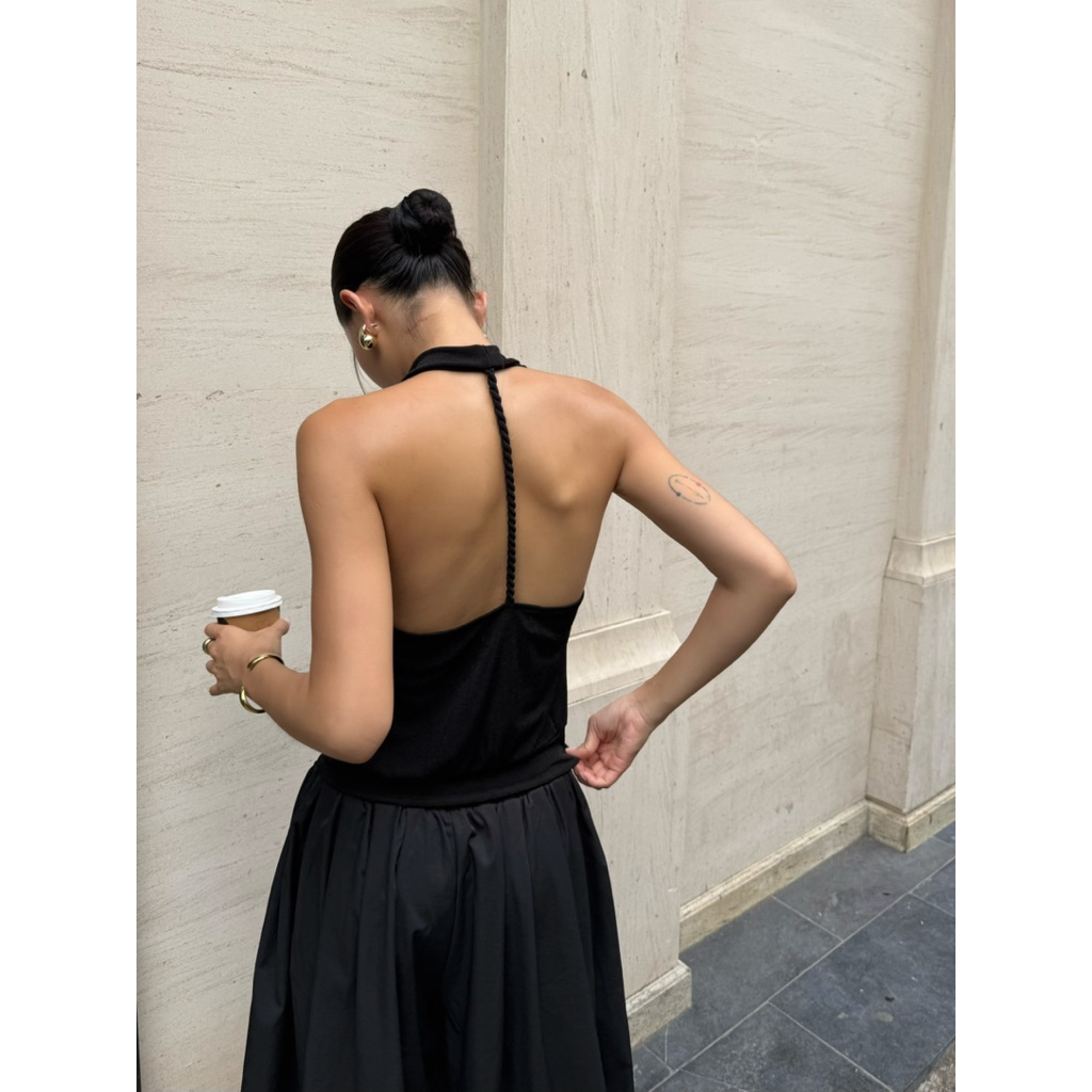 เสื้อ Thea Blackless | เสื้อคอพองหลังบิด(รูปเดิม)