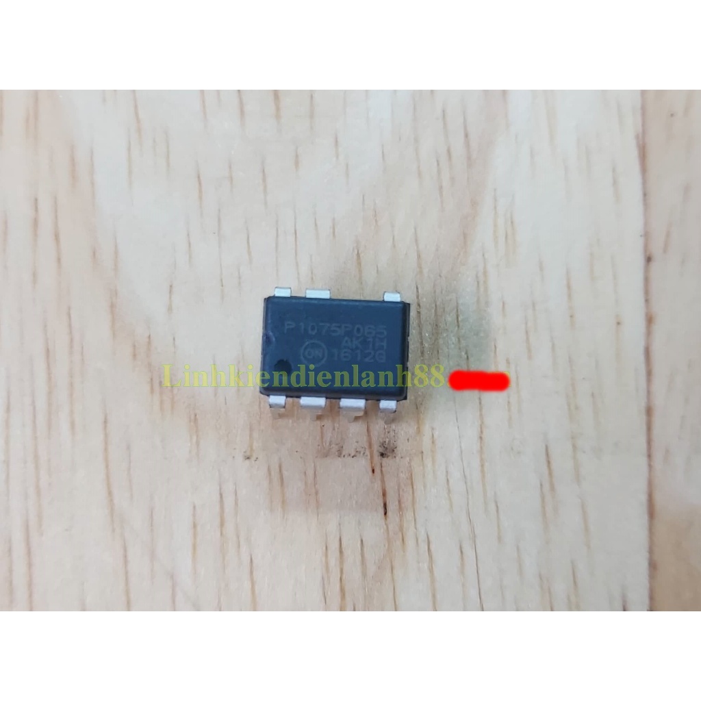 ไฟใหม่แท้ IC NCP1075P065 P1075p065!