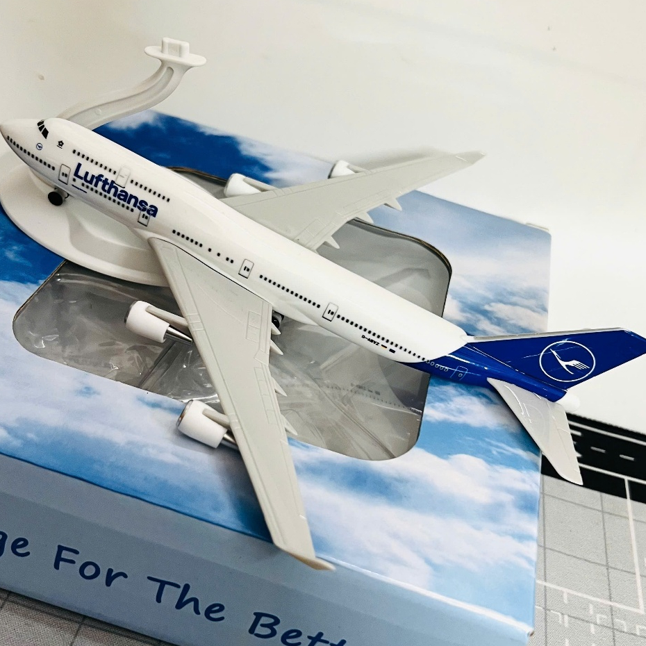 BOEING 747 LUFTANSA AIRLINES PLANE MODEL – AIRLINE COLLECTIBLE GIFT
