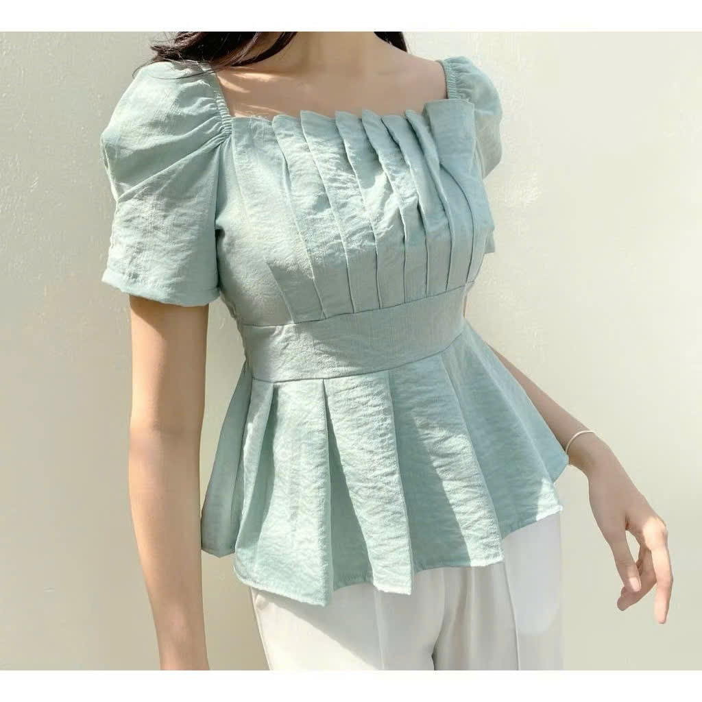 H10 เสื้อเชิ้ตคอปกจับจีบสีขาว
