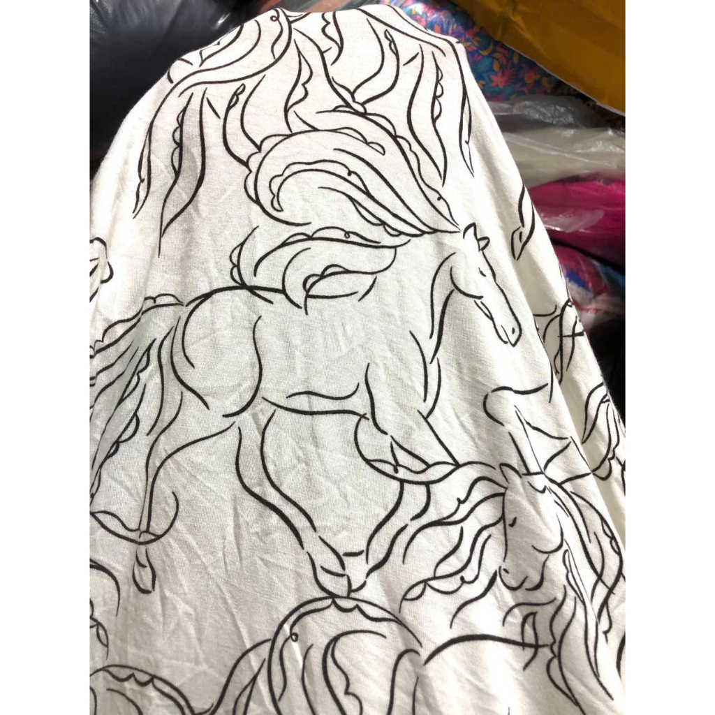 E356 - ผ้าคอตตอนลายพื้นครีม (1.6m x 1.6m) ยืด 4 ทิศทาง