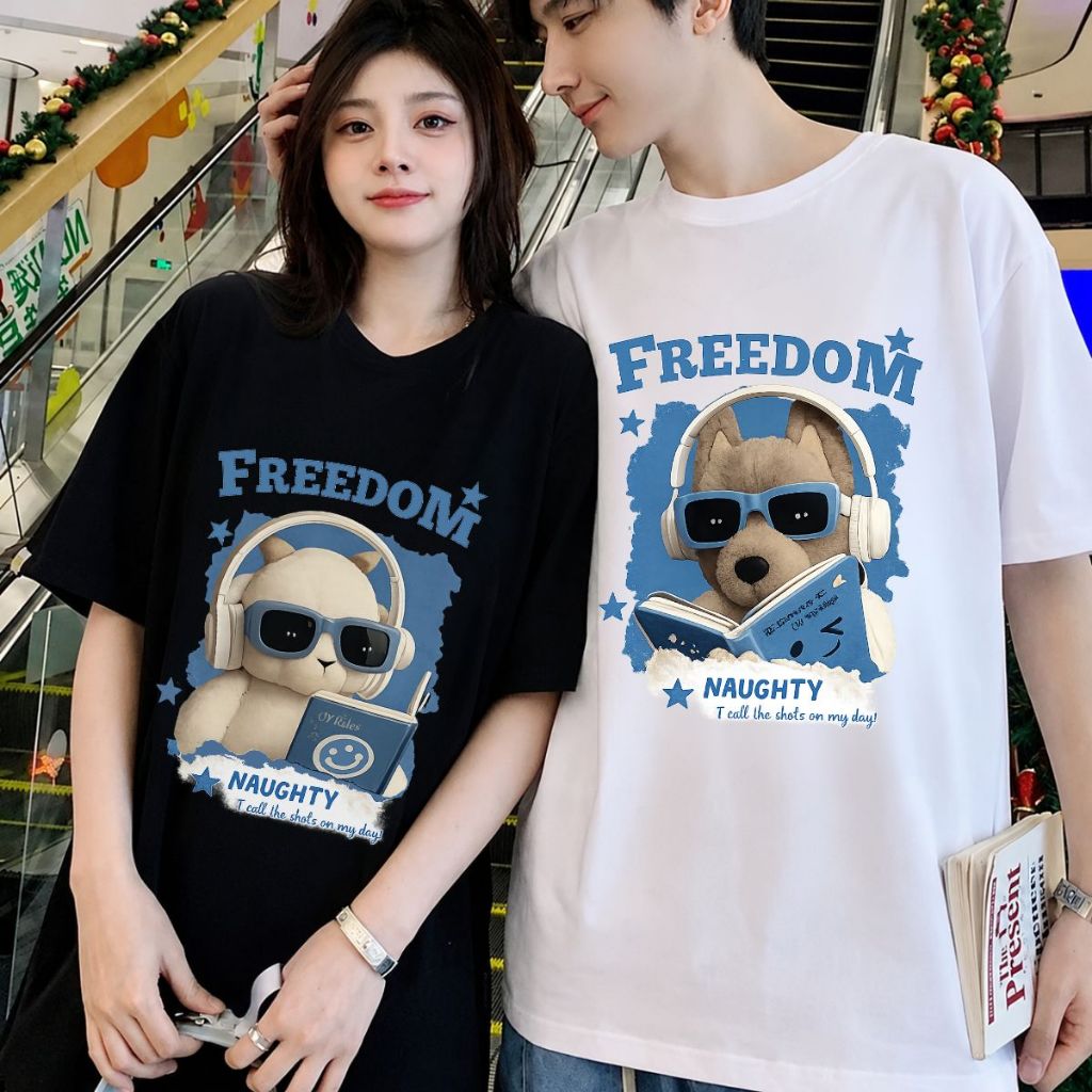 Couple FREEDOM เสื้อยืดโอเวอร์ไซส์สําหรับผู้ชายและผู้หญิงพิมพ์ลาย Couple FREEDOM Local แบรนด์ WETEE 