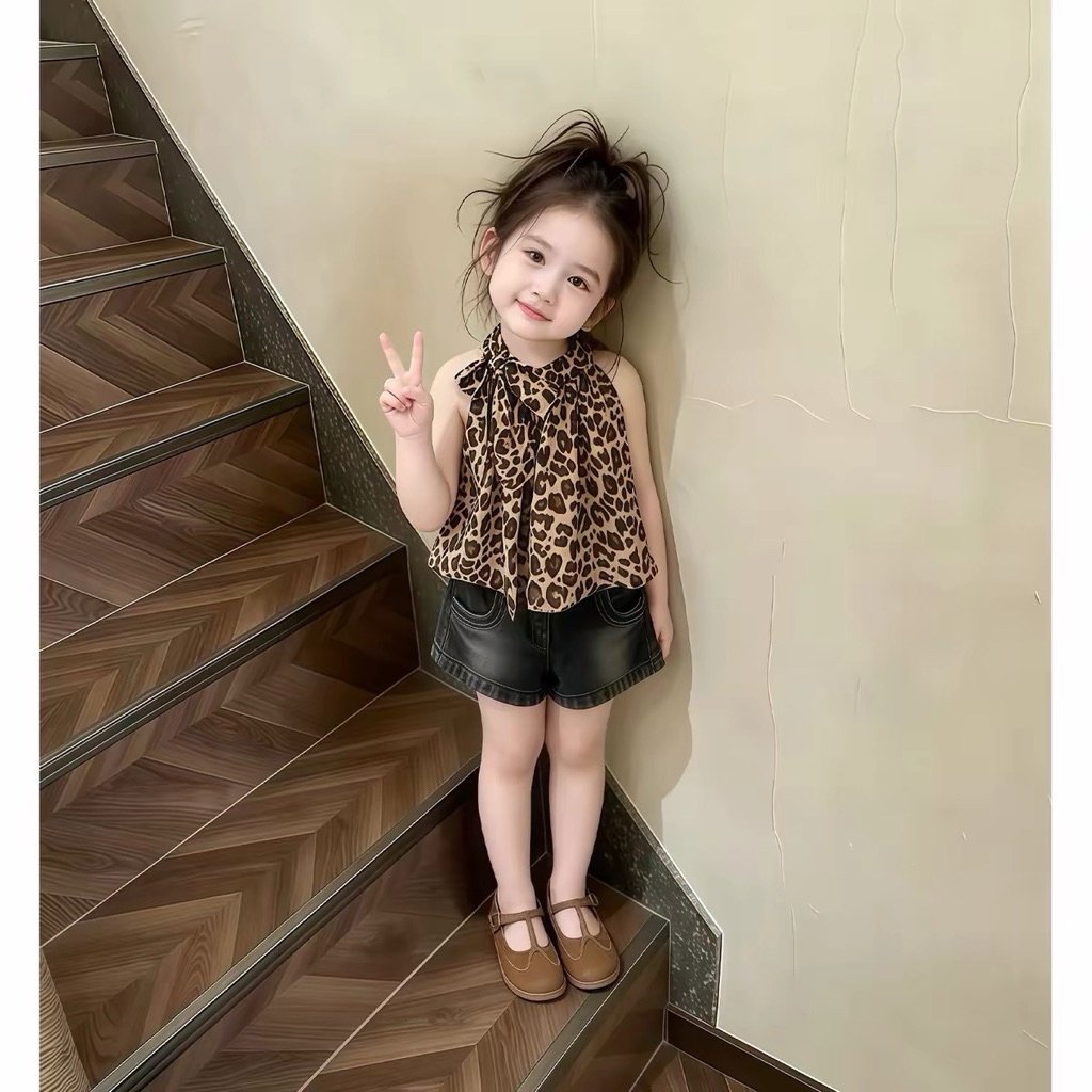 BOW-COLLAR SHIRT WITH LEOPARD PATTERN WITH PERSONALIZED SHORTS สําหรับเด็กผู้หญิง