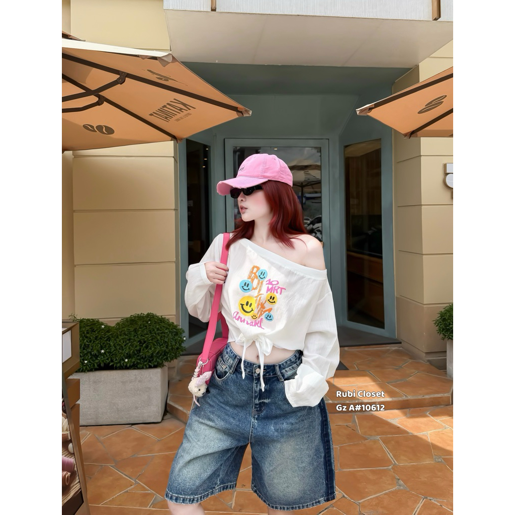 QC เสื้อยืดเปิดไหล่หน้ายิ้มแขนยาว (10412-SP000025)