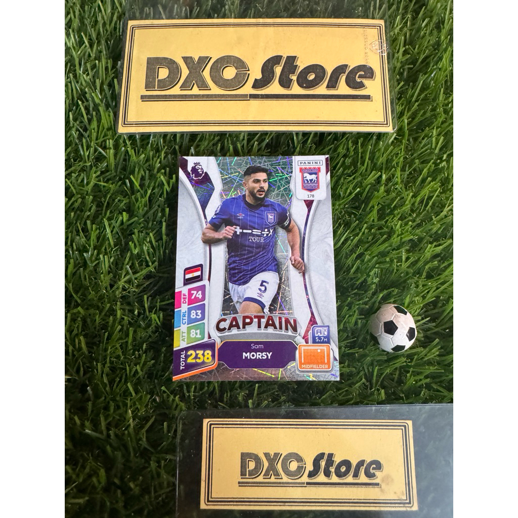[ ของแท้ ] - CAPTAIN - PANINI ADRENALYN XL PREMIER LEAGUE PLUS 2025 - SAM MORSY (IPSWICH TOWN)